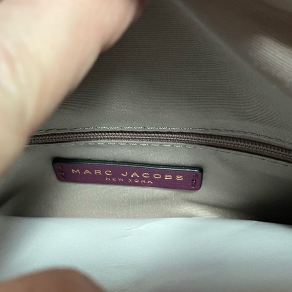NWT  MARC JACOBS NEW YORK  HANDBAG   Color: Aubergine   Leather - Picture 5 of 10